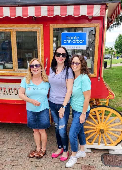 Split Sisters posing in front of the popcorn cart