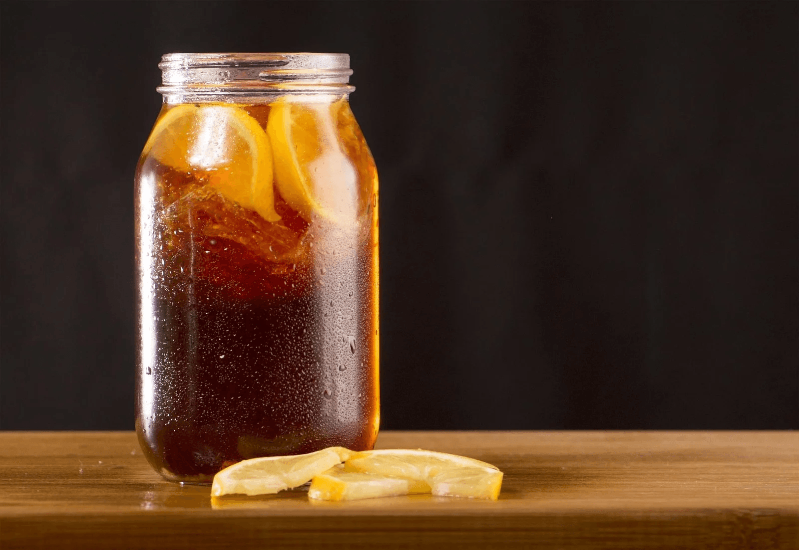 A mason jar of front porch sweet tea with lemon slices